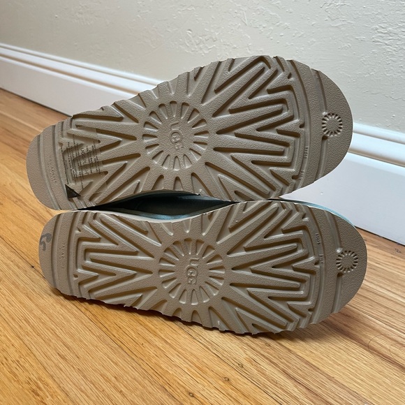 UGG Boots NWOT - Picture 4 of 10